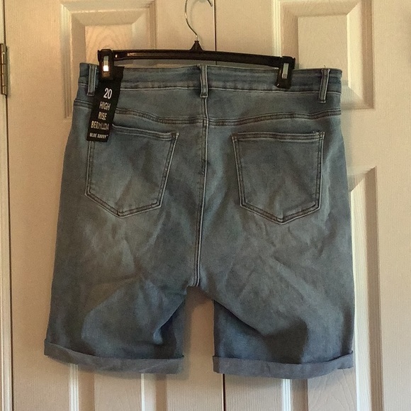 Plus size Jean shorts…..Bermuda style.  Size 20 by Savvy. - Picture 2 of 7